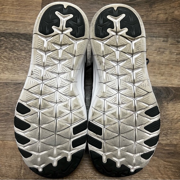 Nike Free TR7 Dark Gray and White Size Athletic Training Sneakers 7.5 - Picture 10 of 10